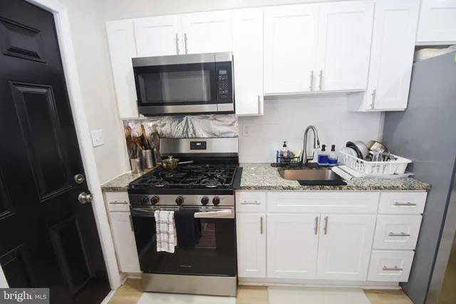 a living room with granite countertop furniture and a rug
