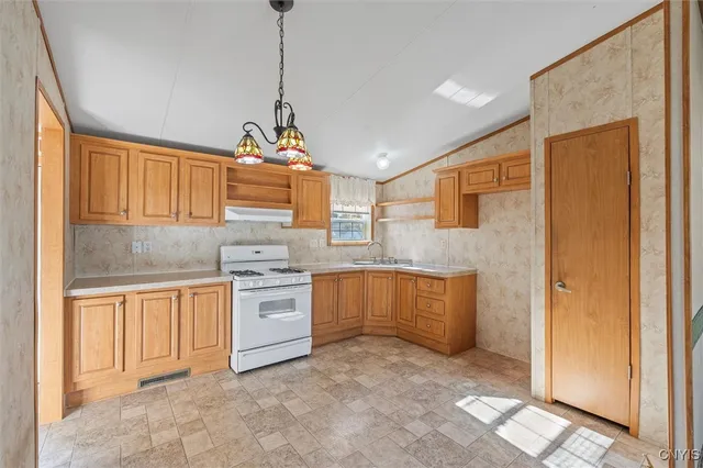 $74,900 | 423 Mountain Ash, Hopewell, NY 14424