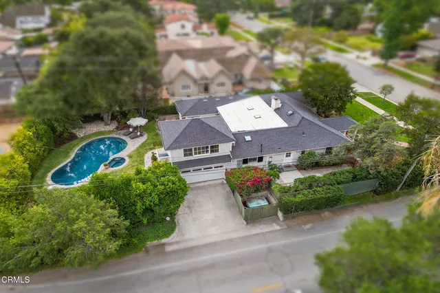 a view of a house with backyard and sitting area