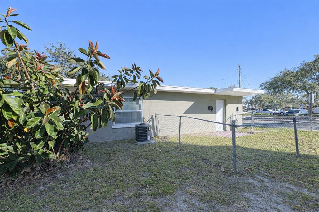 413 West Bryan Street Kissimmee, FL 34741 - Photo 5 of 11