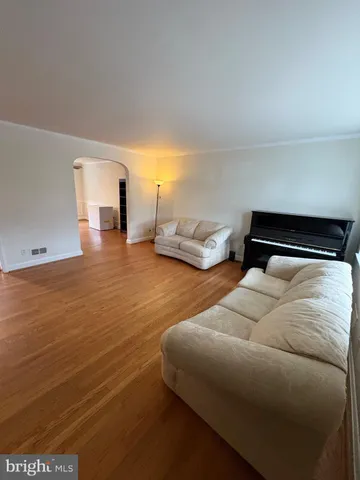 $2,700 | 146 Dumbarton Road, Baltimore, MD 21212