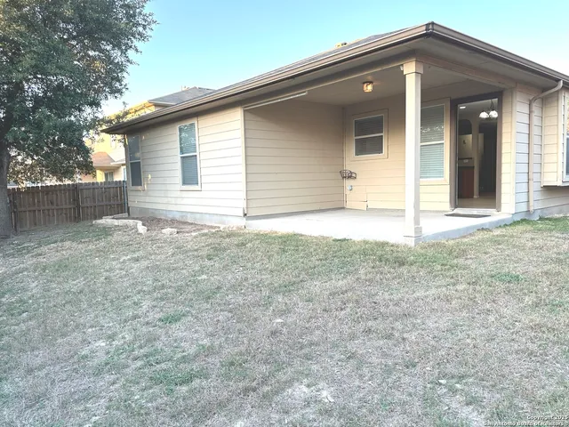 $1,825 | 744 Eagles Glenn, Schertz, TX 78108