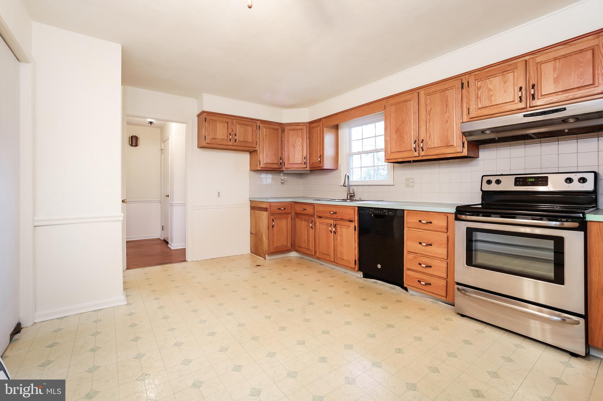 855 Contention Lane Berwyn, PA 19312 - Photo 11 of 33 Kitchen