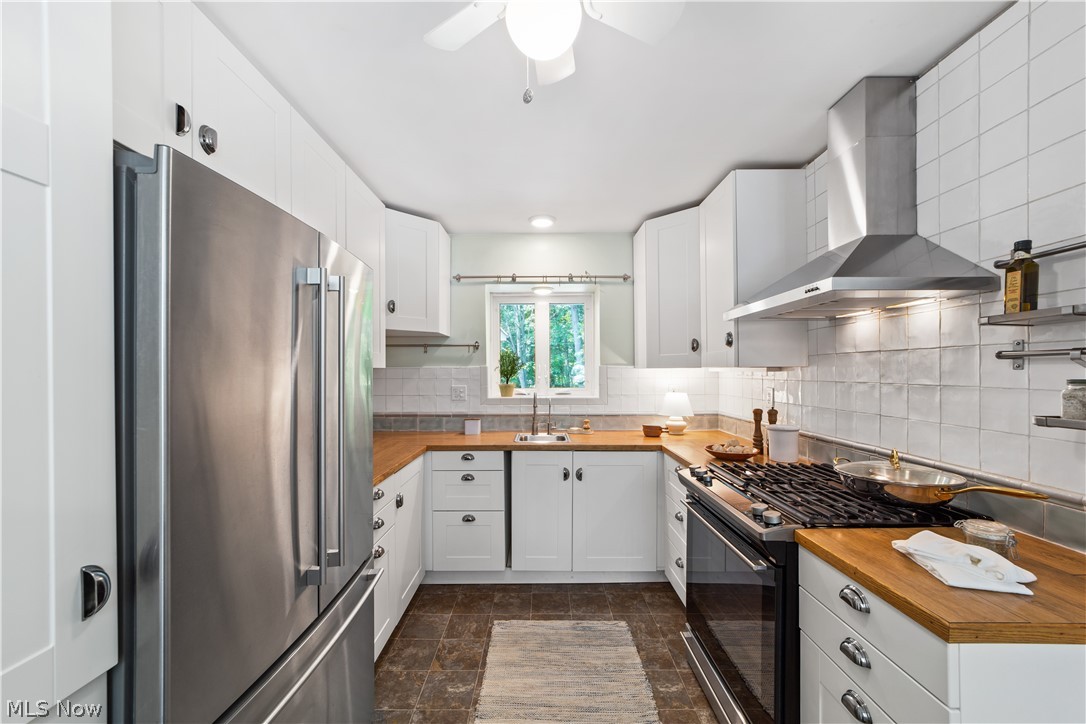 45455 Parsons Road Oberlin, OH 44074 - Photo 7 of 50 Efficient kitchen-open up a cabinet and check out the in-cabinet lighting!