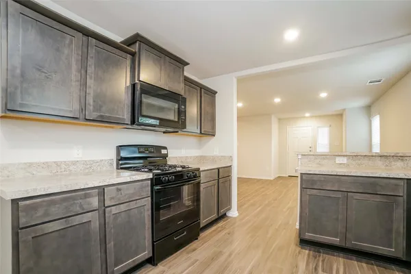 $2,050 | 1228 Narrow Hts Drve, Conroe, TX 77301