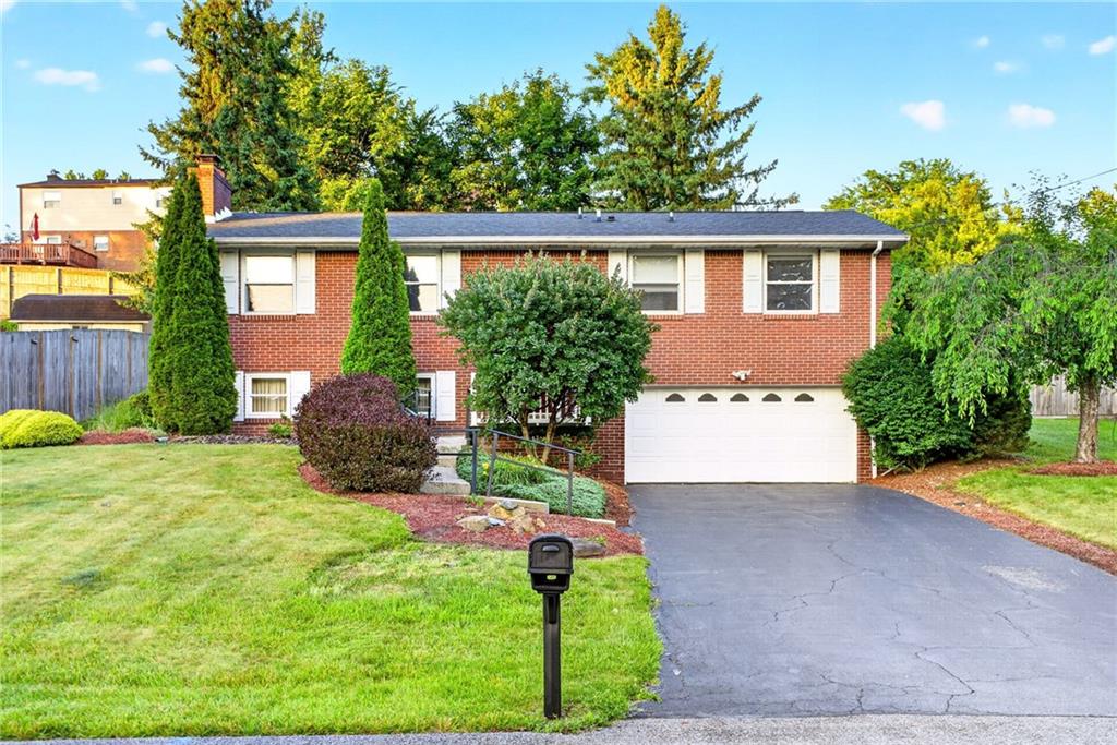 436 Sharon Road Coraopolis, PA 15108 - Photo 2 of 33