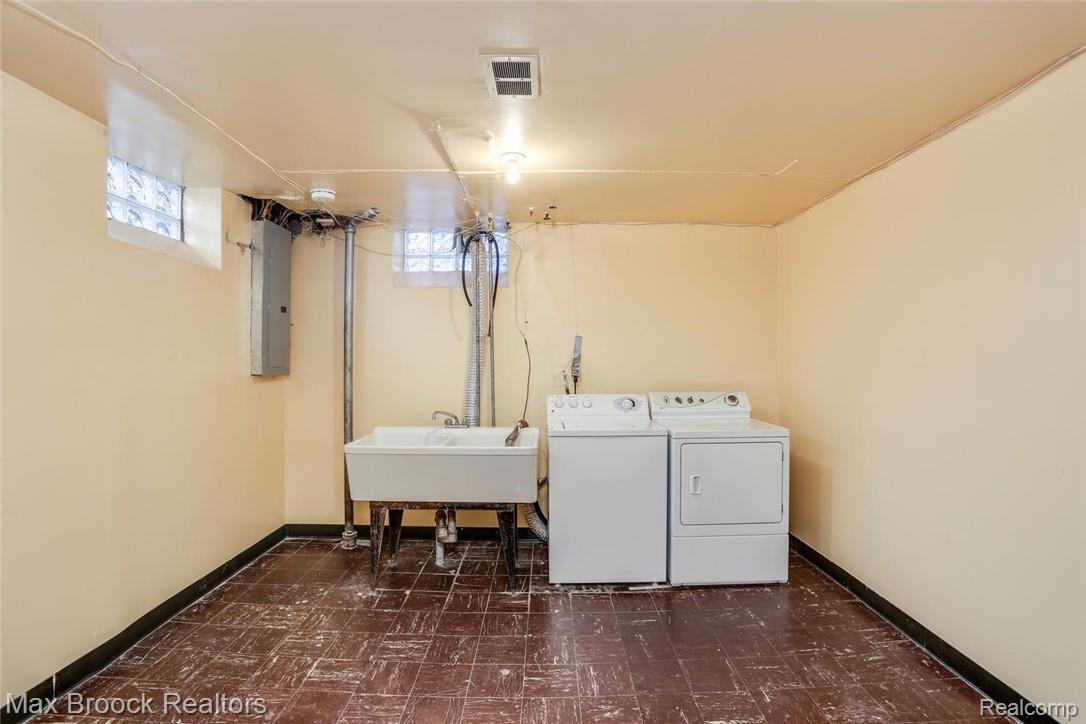 19500 Canterbury Road Detroit, MI 48221 - Photo 31 of 37 Laundry room 19500 Canterbury
