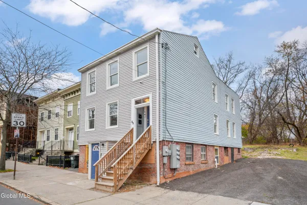 $1,650 | 69 2nd Street, Unit 2, Albany, NY 12210