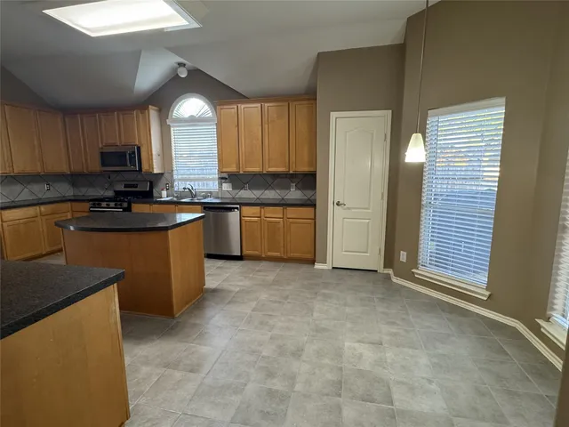 $2,200 | 9903 Edgewood Manor Court, Tomball, TX 77375