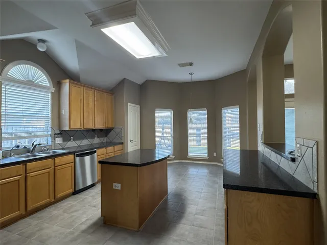 $2,200 | 9903 Edgewood Manor Court, Tomball, TX 77375