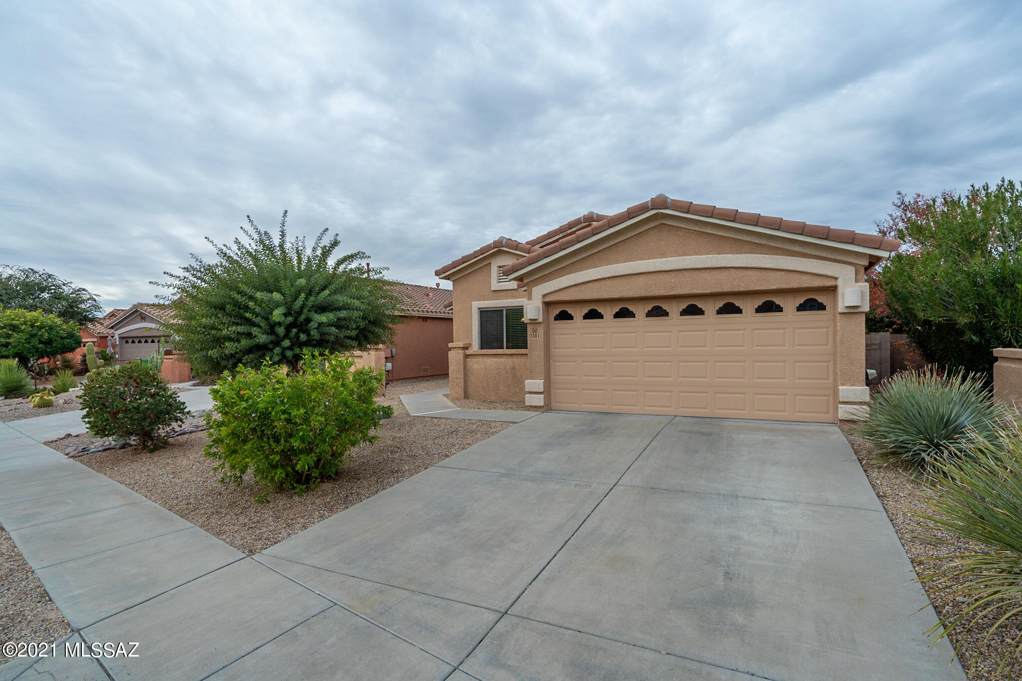 2301 East Ram Rock Road Oro Valley, AZ 85737 - Photo 2 of 34