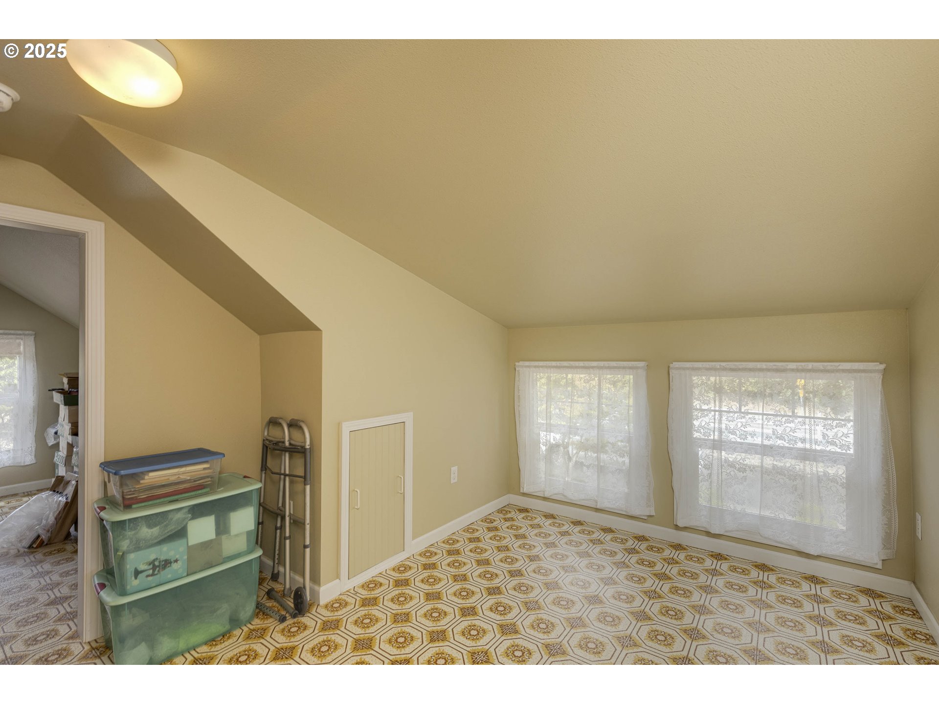 8205 Southwest Broadmead Road Amity, OR 97101 - Photo 22 of 30 a view of an empty room and window