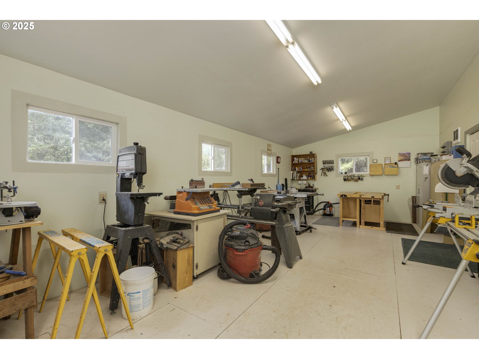 8205 Southwest Broadmead Road Amity, OR 97101 - Photo 25 of 30 a gym room with furniture and a fan