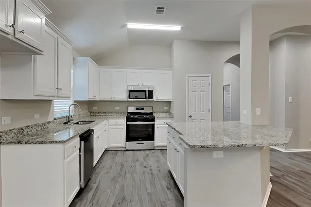 $2,425 | 4324 Highgate Road, Fort Worth, TX 76244