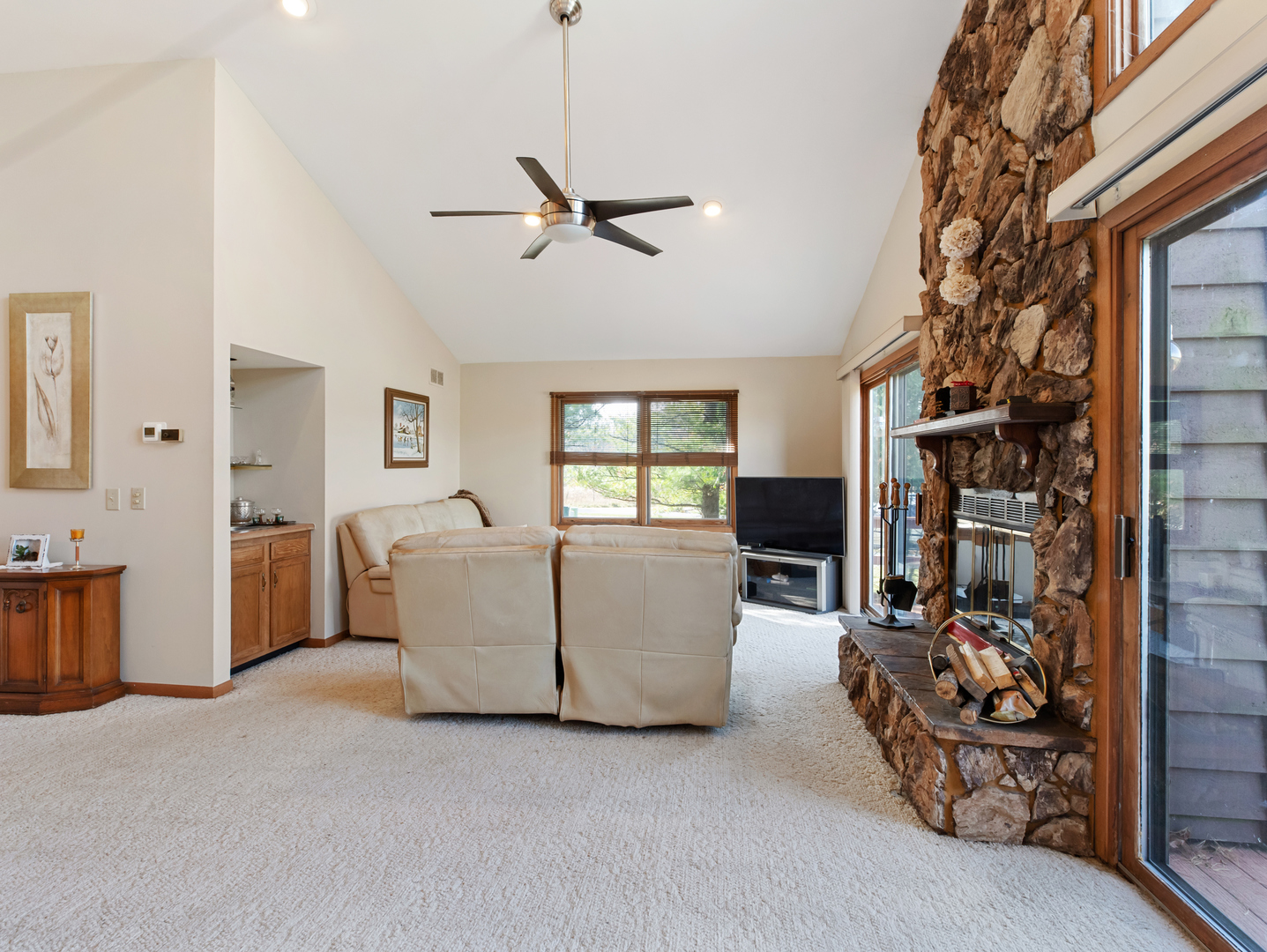 3220 Alethea Drive Algonquin, IL 60102 - Photo 7 of 39