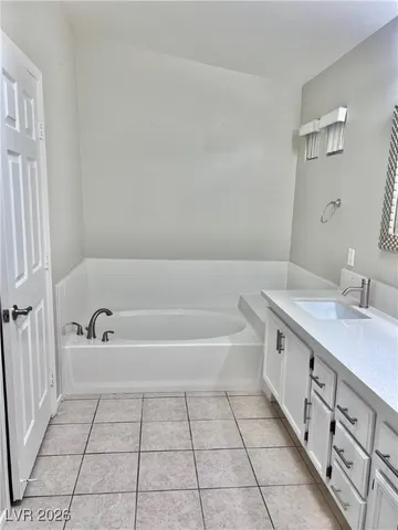 $2,400 | 4624 Reliant, North Las Vegas, NV 89031