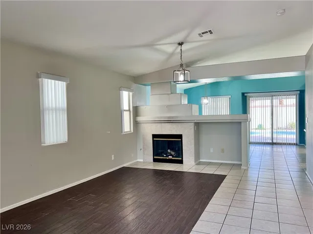 $2,400 | 4624 Reliant, North Las Vegas, NV 89031