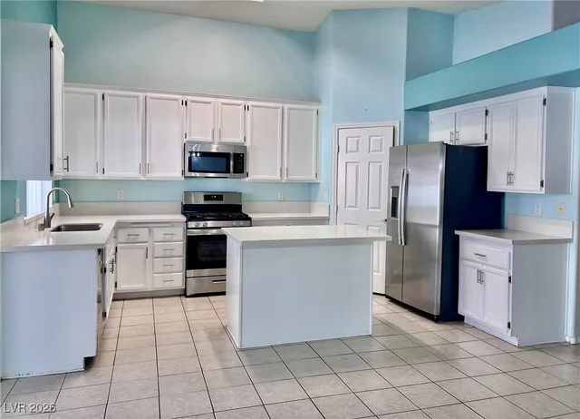 $2,400 | 4624 Reliant, North Las Vegas, NV 89031