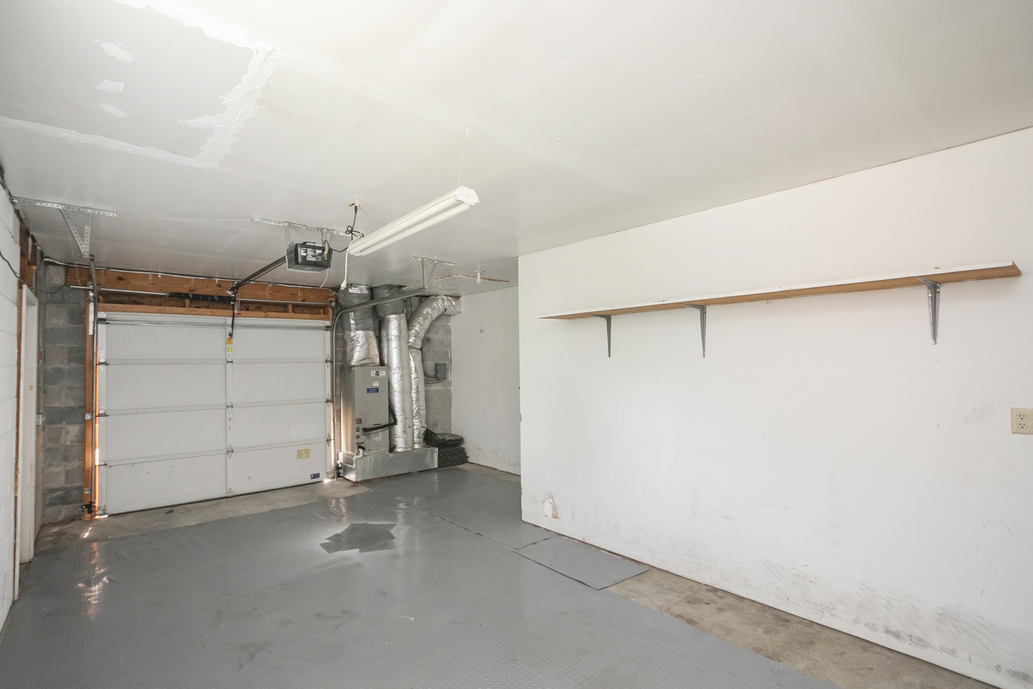 1609 Robards Way Hermitage, TN 37076 - Photo 30 of 43 a view of a garage room