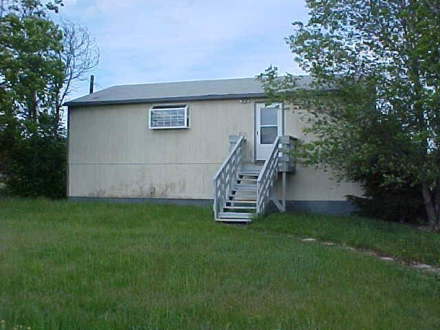 2291 St Hilaire Road Moxee, WA 98936 - Photo 2 of 5 a view of a backyard with plants and a bench