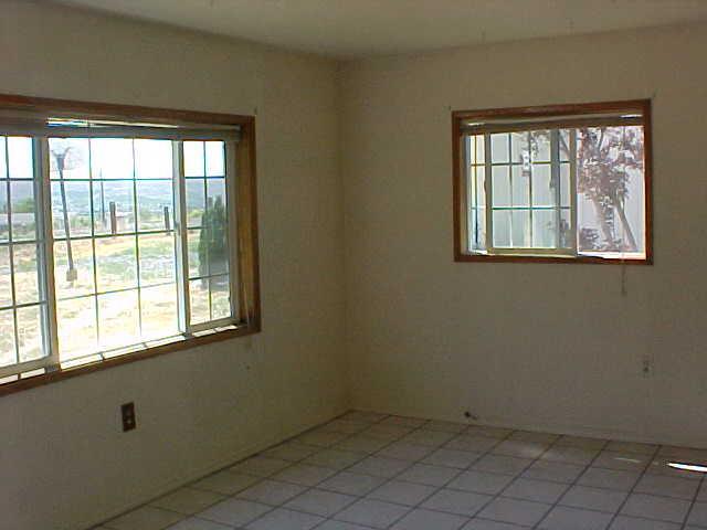 2291 St Hilaire Road Moxee, WA 98936 - Photo 5 of 5 an empty room with a window
