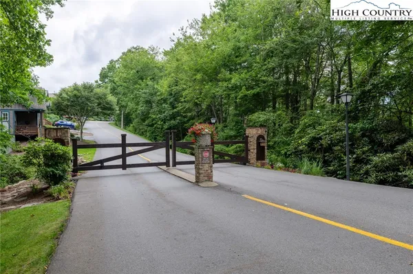 $1,399,900 | 660 Ridge Haven Parkway, Unit 660, Banner Elk, NC 28604