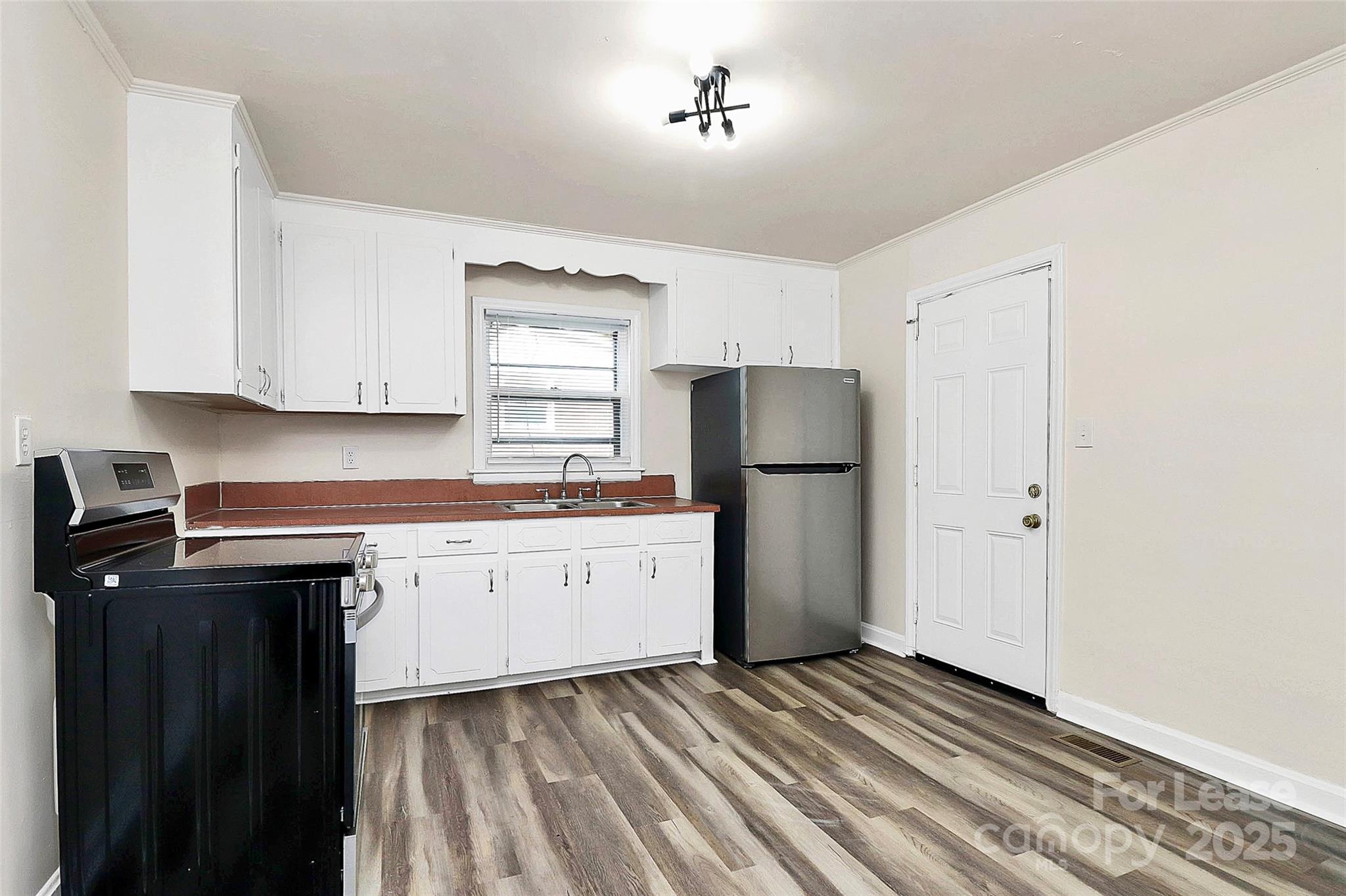 4132 Blenhein Road Charlotte, NC 28208 - Photo 7 of 17