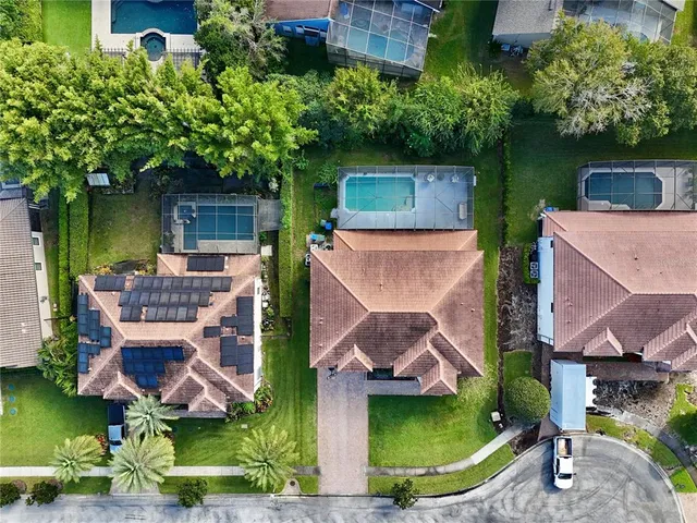 a view of a wrought fence