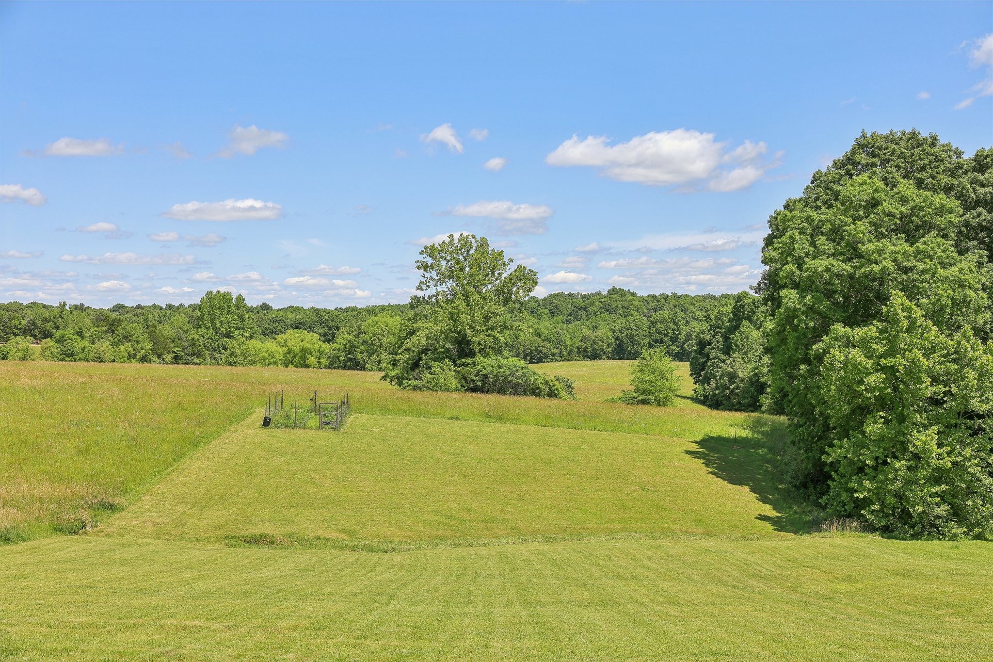 1219 Oak Grove Road Dickson, TN 37055 - Photo 35 of 52 a view of an ocean and a houses