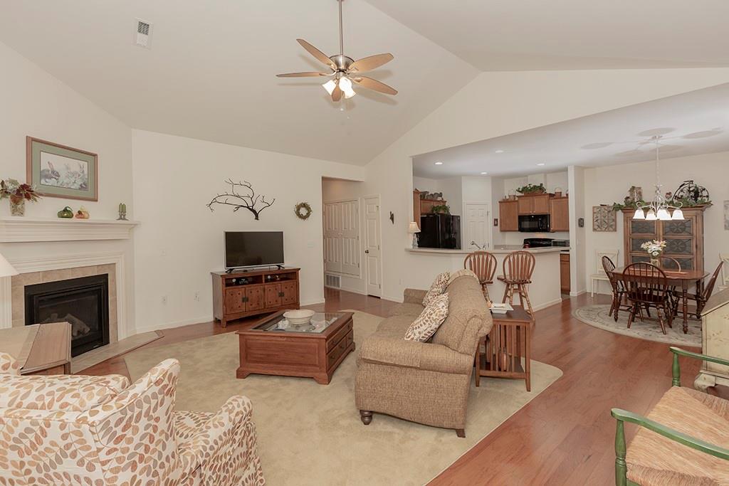 248 Stonegate Blvd Condo Hermitage, PA 16148 - Photo 4 of 25