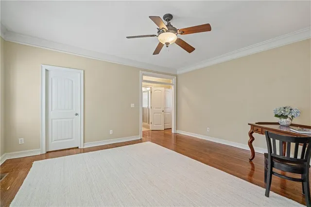 a view of a livingroom with a workspace