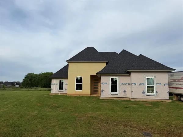 $379,900 | 916 Chisolm Trail, Bossier City, LA 71111