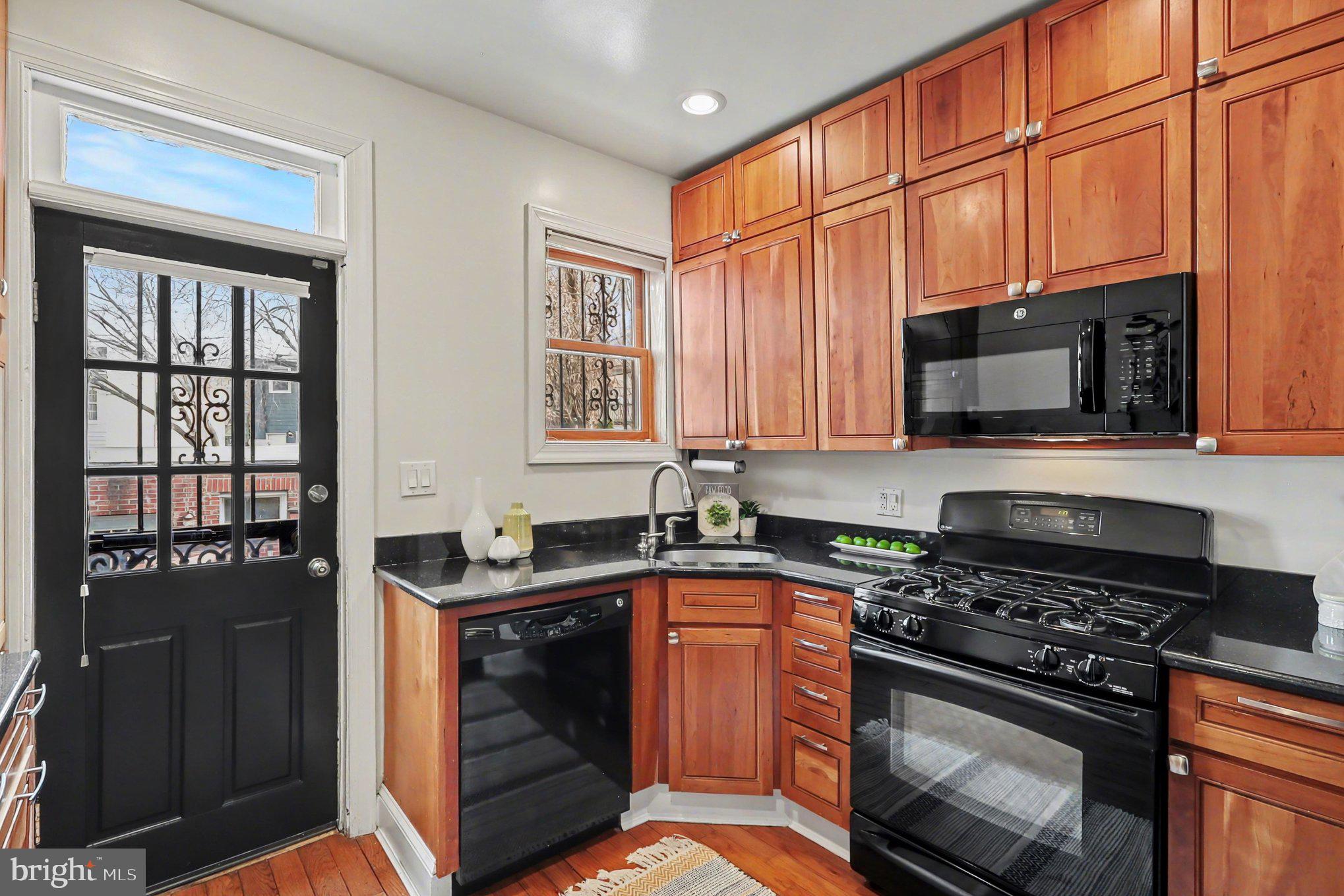 527 14th Street Northeast Washington, DC 20002 - Photo 10 of 39