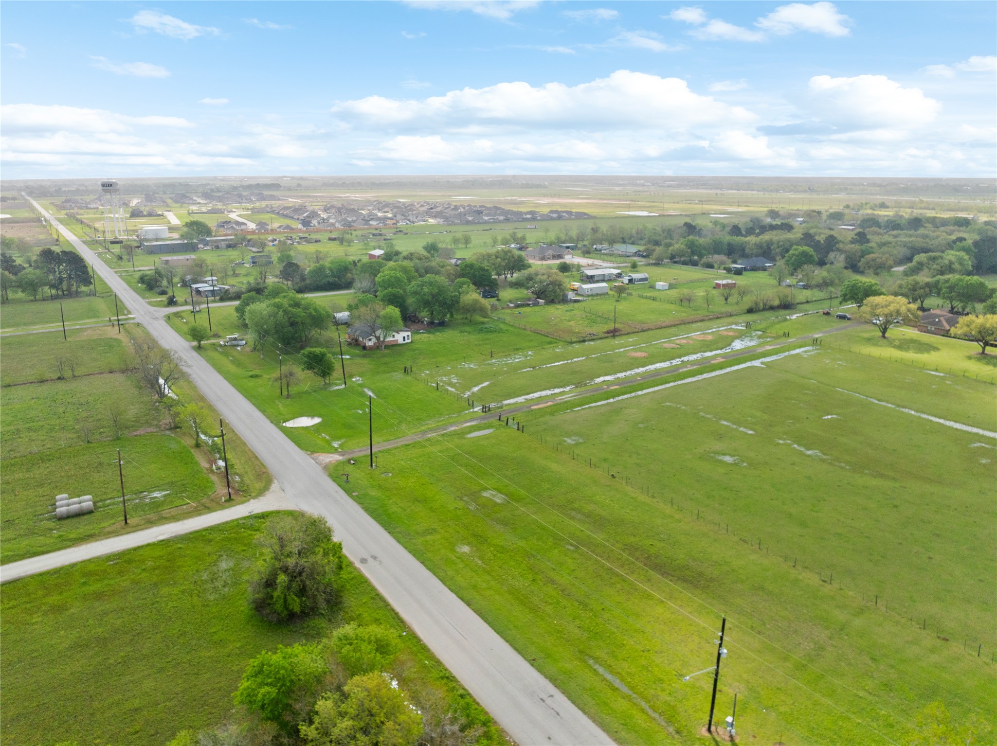 34611 Owens Road Hempstead, TX 77445 - Photo 12 of 25 a view of a tennis court