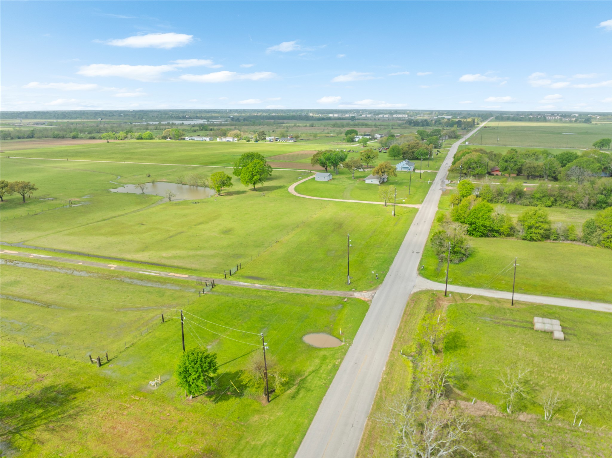 34611 Owens Road Hempstead, TX 77445 - Photo 15 of 25 a view of an ocean and a mountain