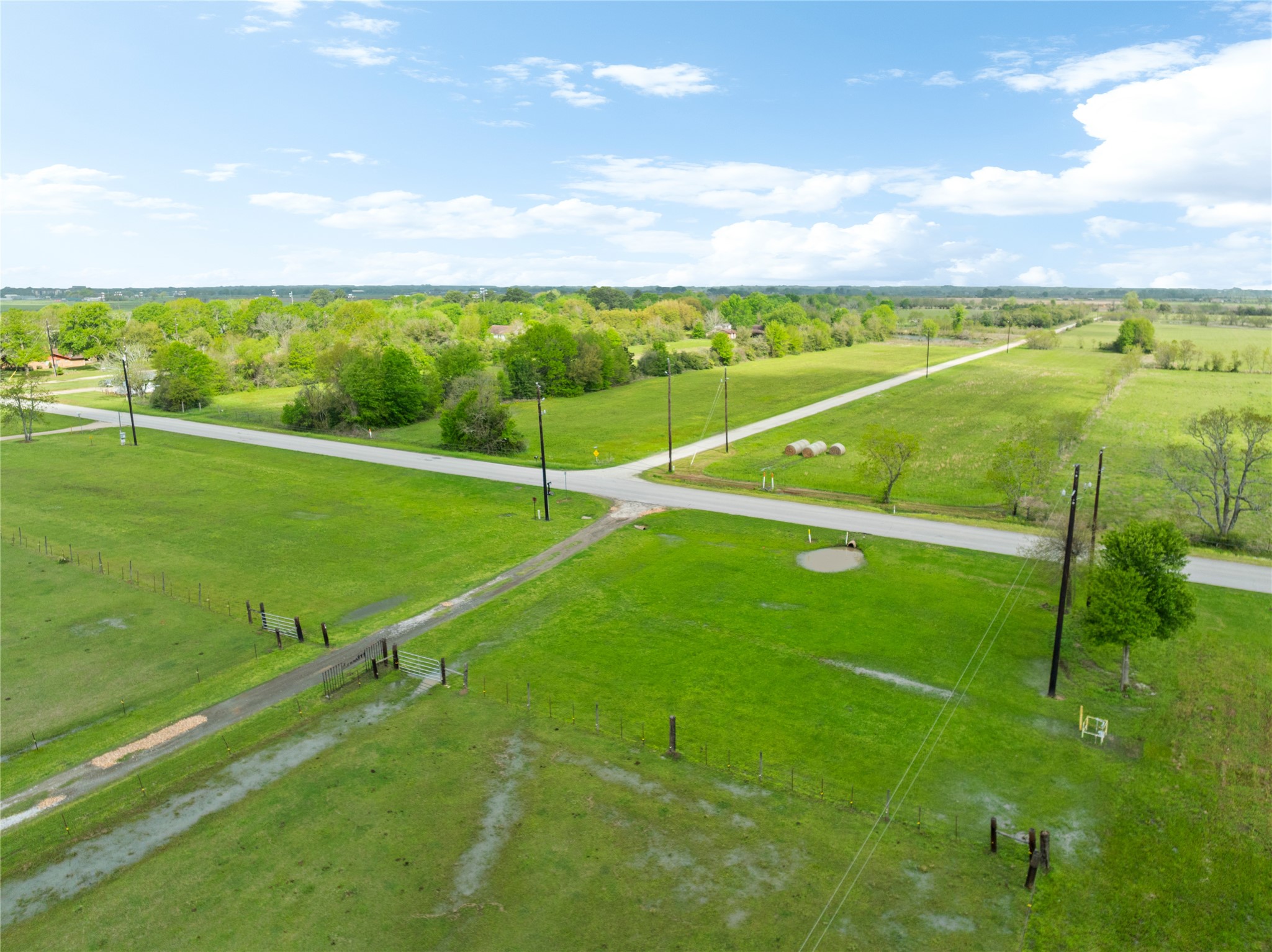 34611 Owens Road Hempstead, TX 77445 - Photo 17 of 25 a view of an outdoor space and a yard