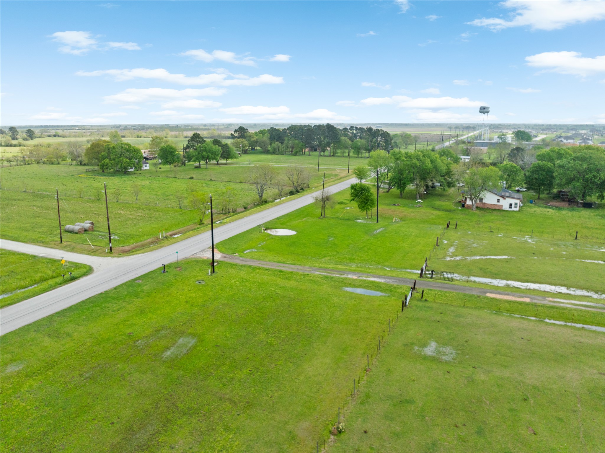 34611 Owens Road Hempstead, TX 77445 - Photo 18 of 25 a view of an outdoor space and basketball court