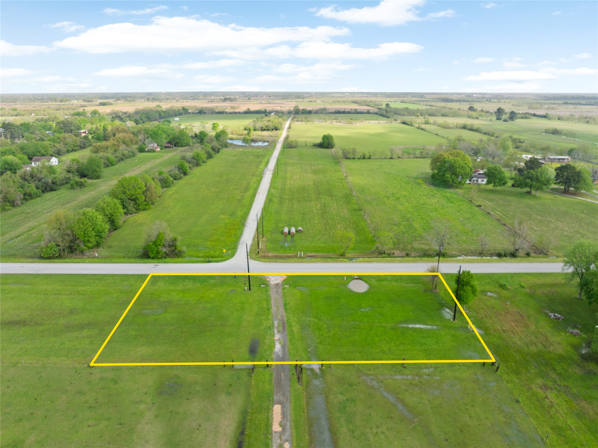 34611 Owens Road Hempstead, TX 77445 - Photo 5 of 25 a view of a tennis court