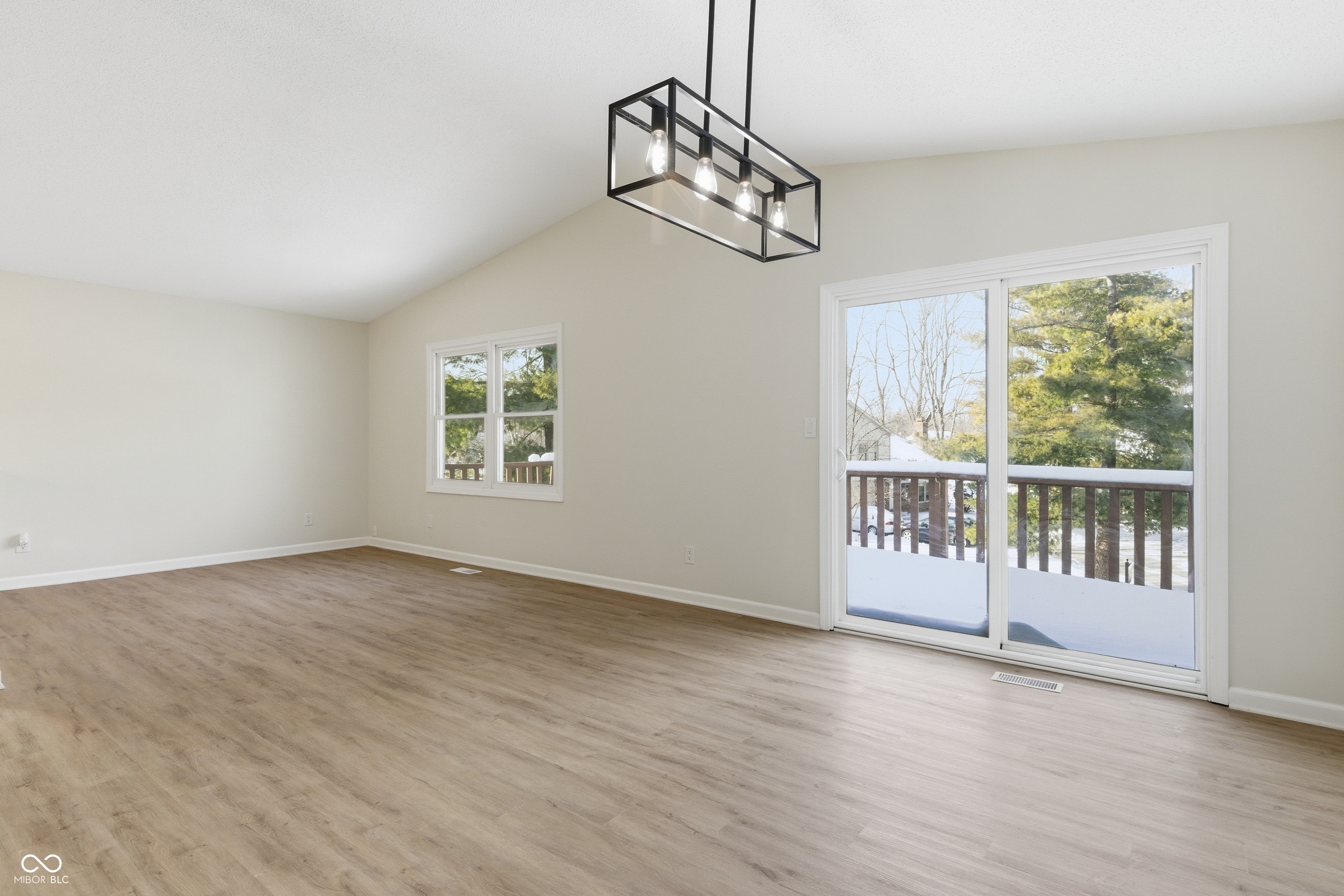 2525 Brewster Road Indianapolis, IN 46268 - Photo 3 of 22