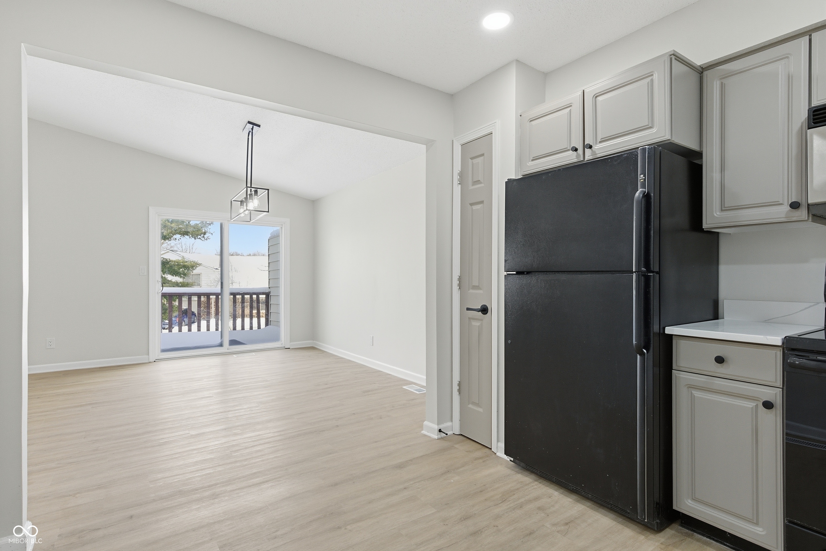 2525 Brewster Road Indianapolis, IN 46268 - Photo 9 of 22