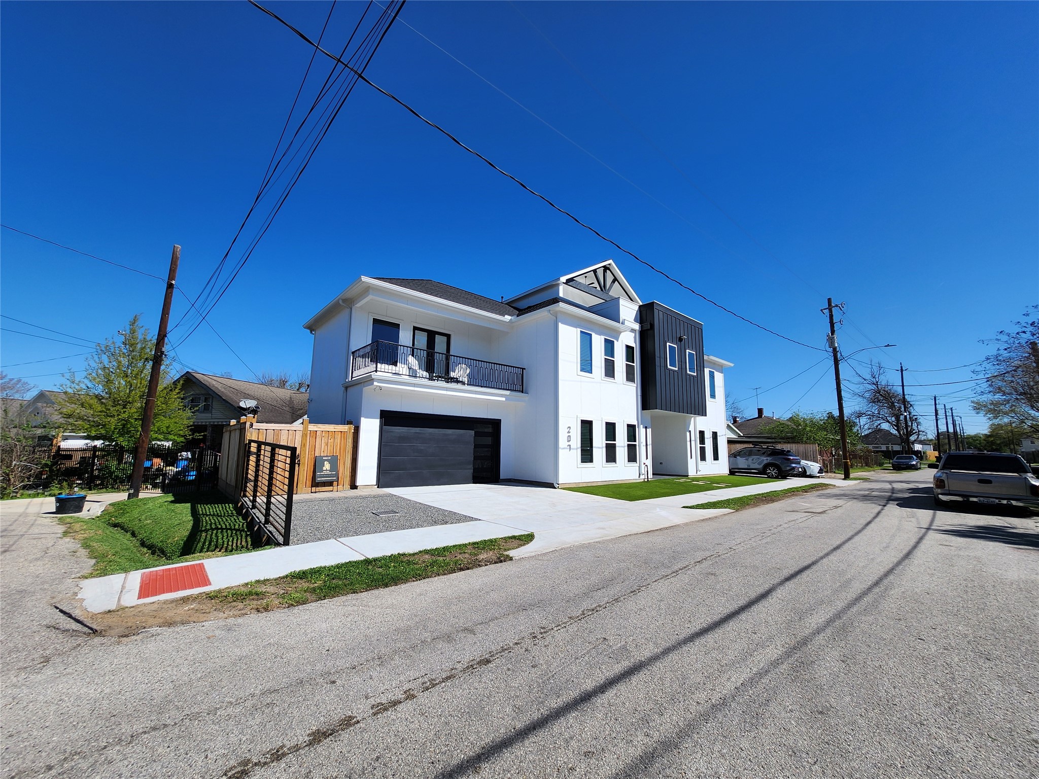 207 Carl Street, Unit B Houston, TX 77009 - Photo 1 of 16