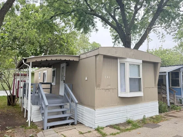 $43,900 | 2993 Curtis Street, Unit C41, Des Plaines, IL 60018
