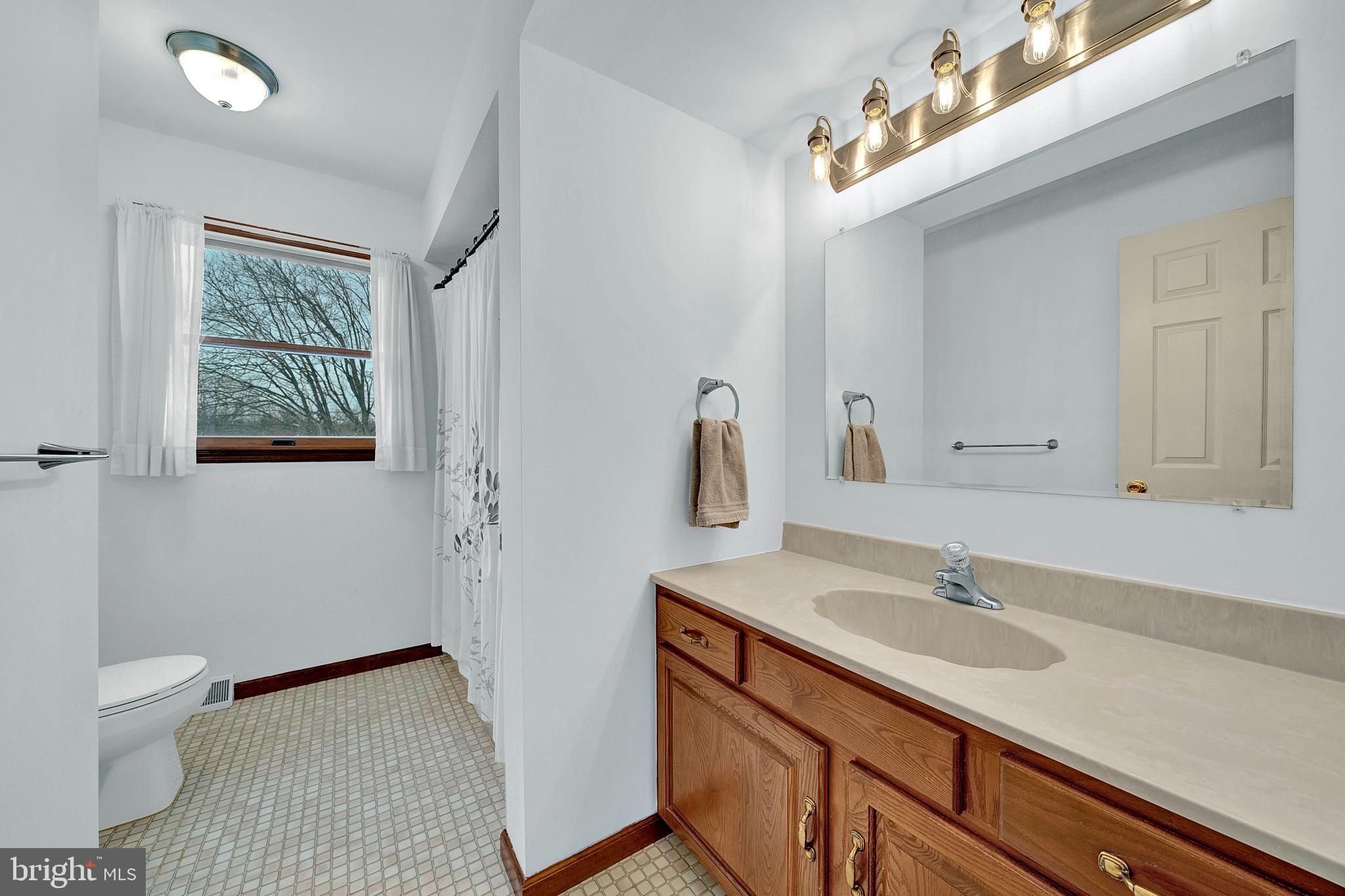 115 Robin Drive Hamilton, NJ 08619 - Photo 38 of 56 Hall bathroom