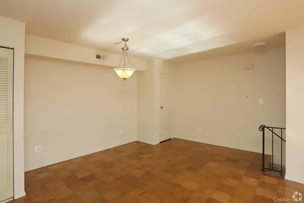 $3,215 | 44 Highway 25A, Unit 411, Smithtown, NY 11787