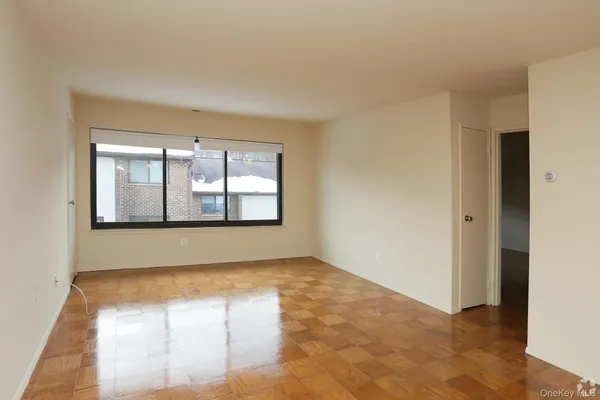 $3,215 | 44 Highway 25A, Unit 411, Smithtown, NY 11787