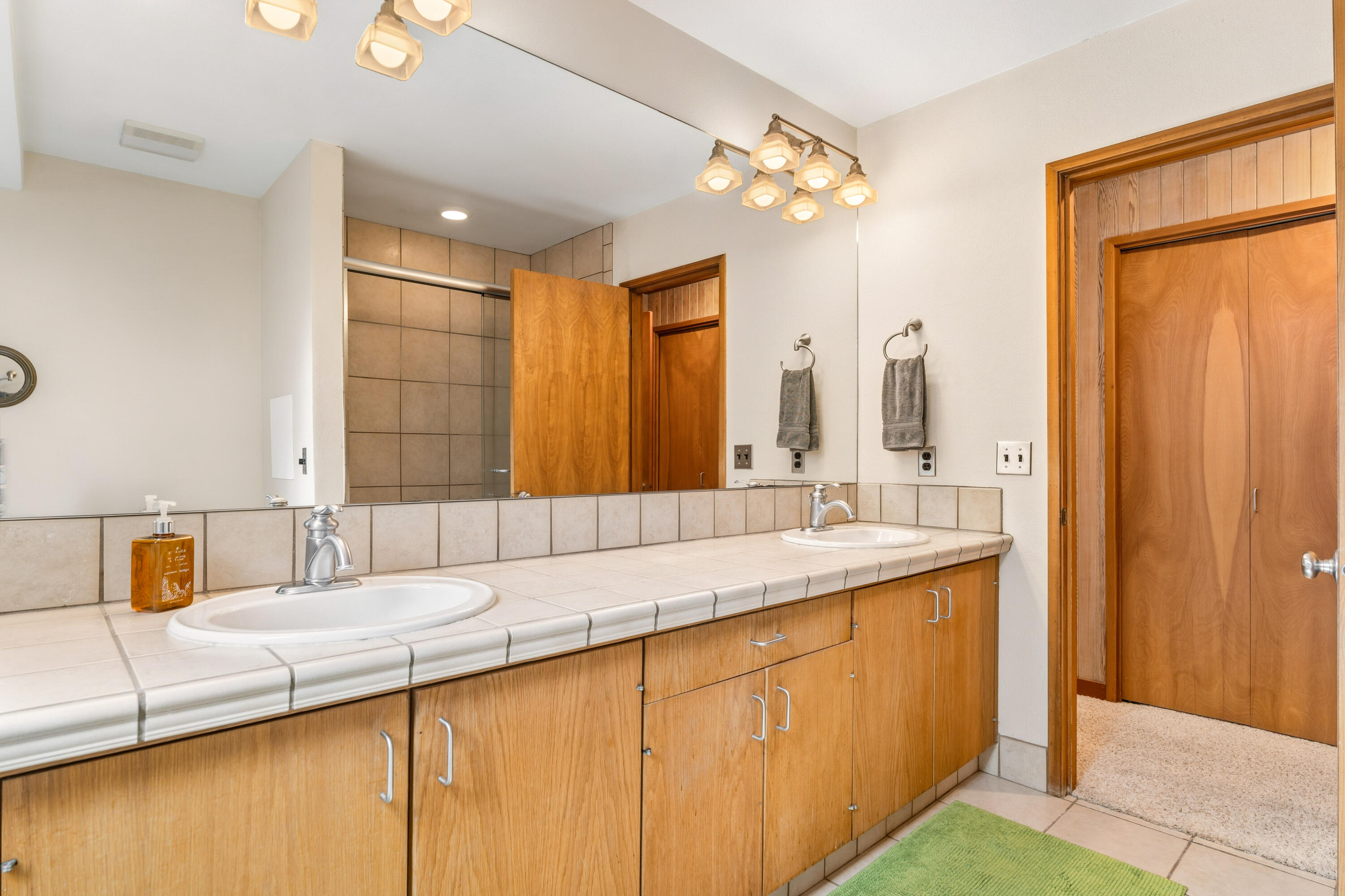 17866 Grouse Lane, Unit 3 Sunriver, OR 97707 - Photo 38 of 61 a bathroom with a double vanity sink and a mirror