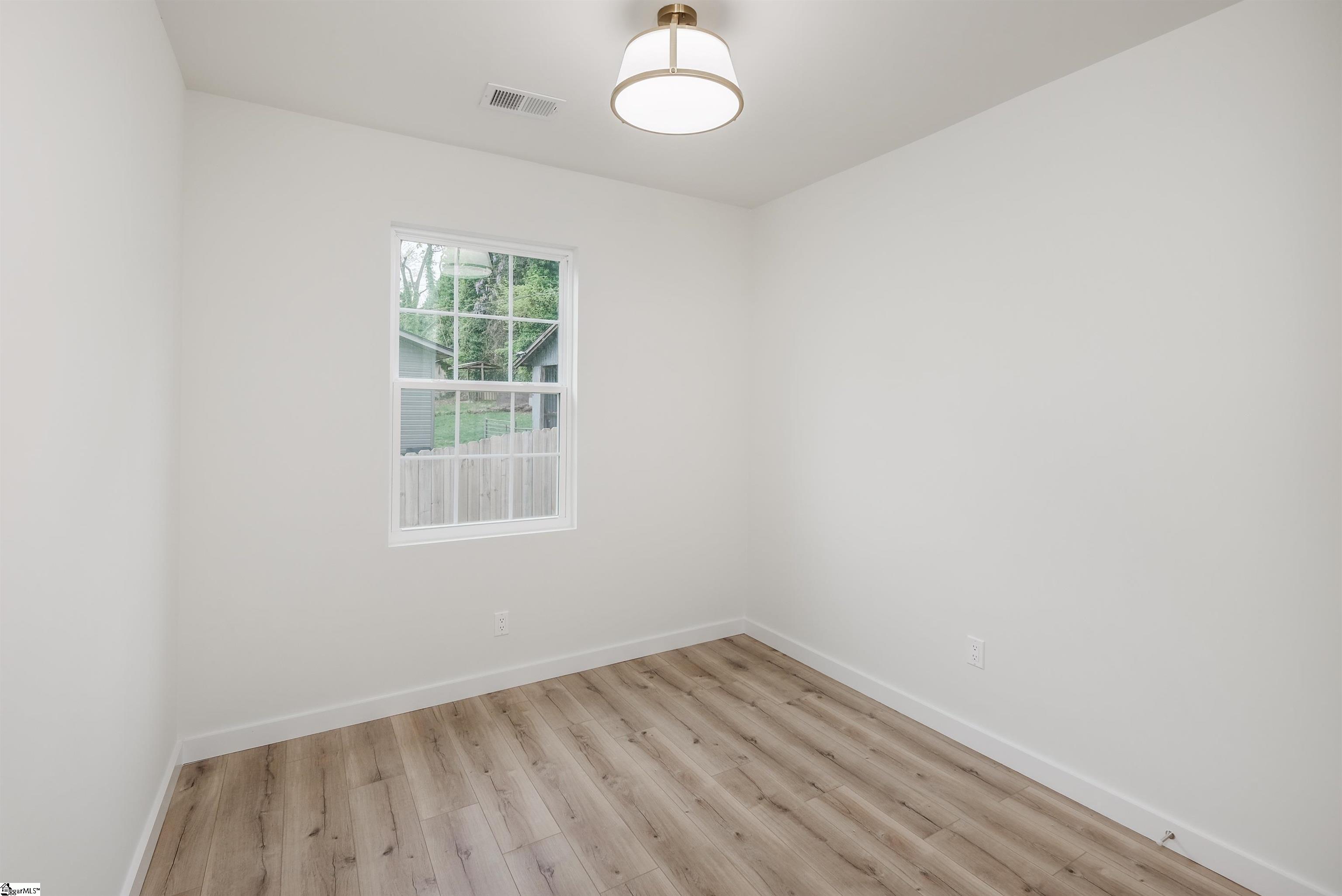 23 Ross Street Greenville, SC 29611 - Photo 13 of 28