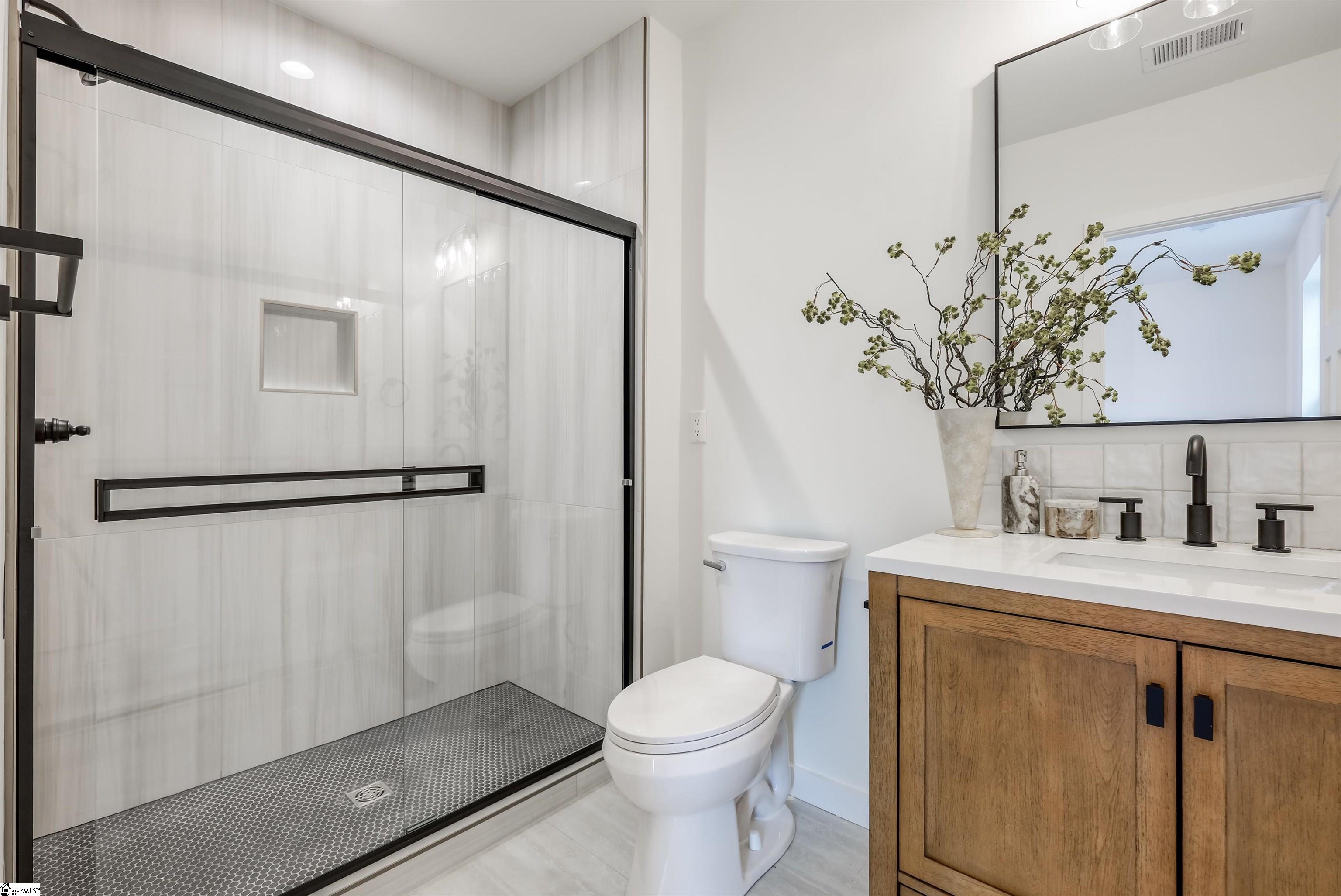 23 Ross Street Greenville, SC 29611 - Photo 9 of 28