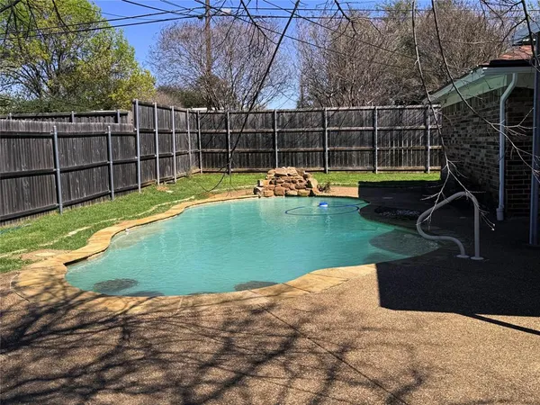 $399,900 | 520 Baker Drive, Hurst, TX 76054