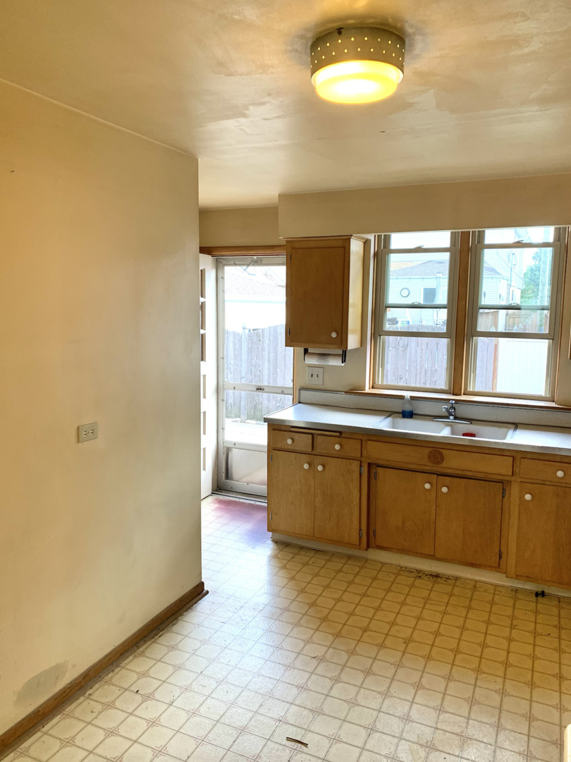 10643 South Ridgeway Avenue Chicago, IL 60655 - Photo 12 of 40 Gallery Image 12
